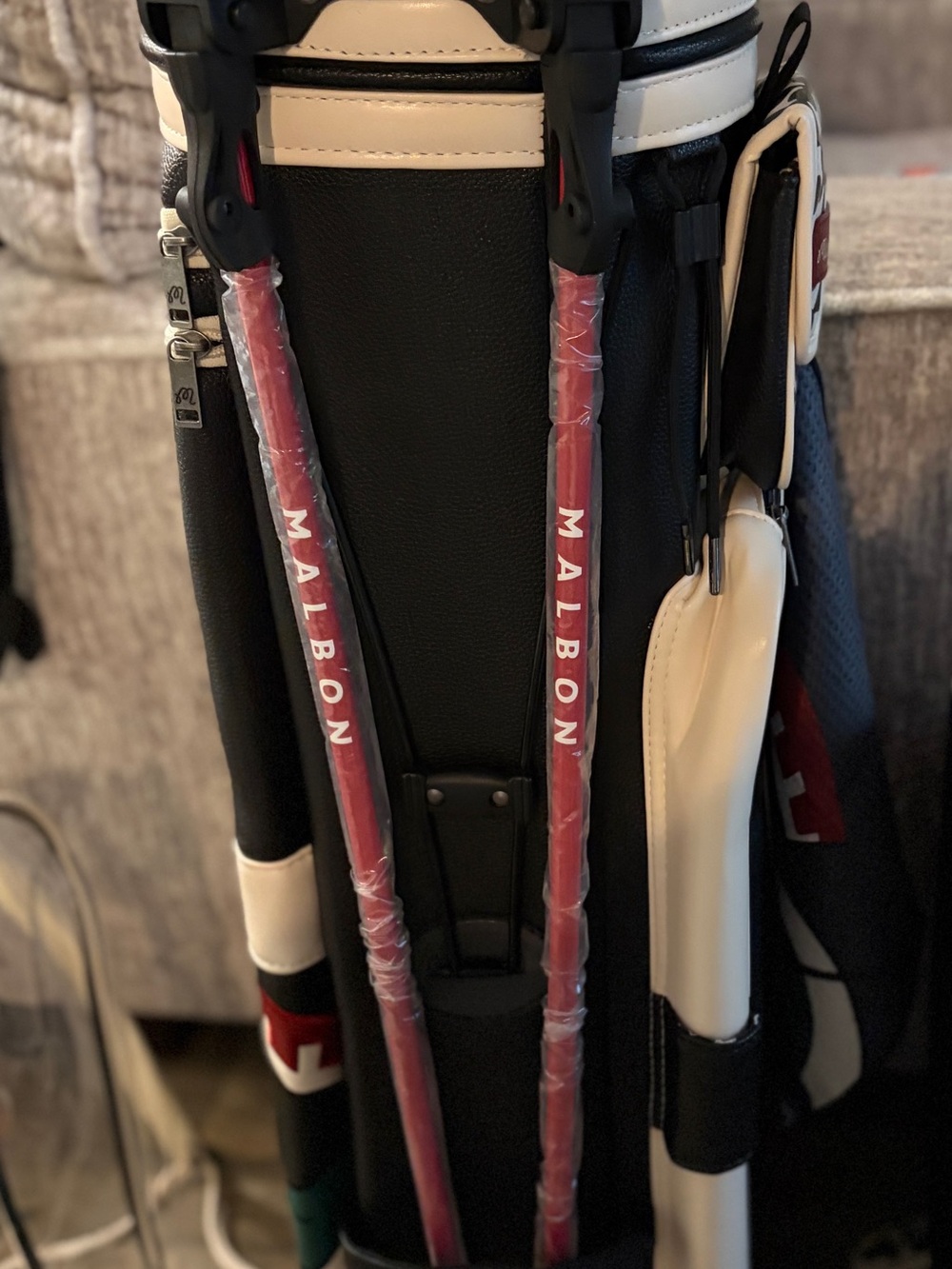 Malbon King of Hearts Stand golf bag w/matching towel. - Picture 14 of 15